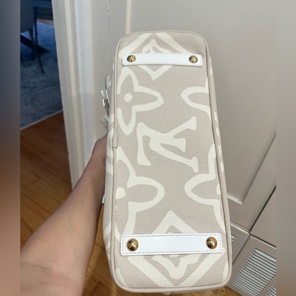 LV Tahitienne Bag in very good condition - Picture 6 of 14